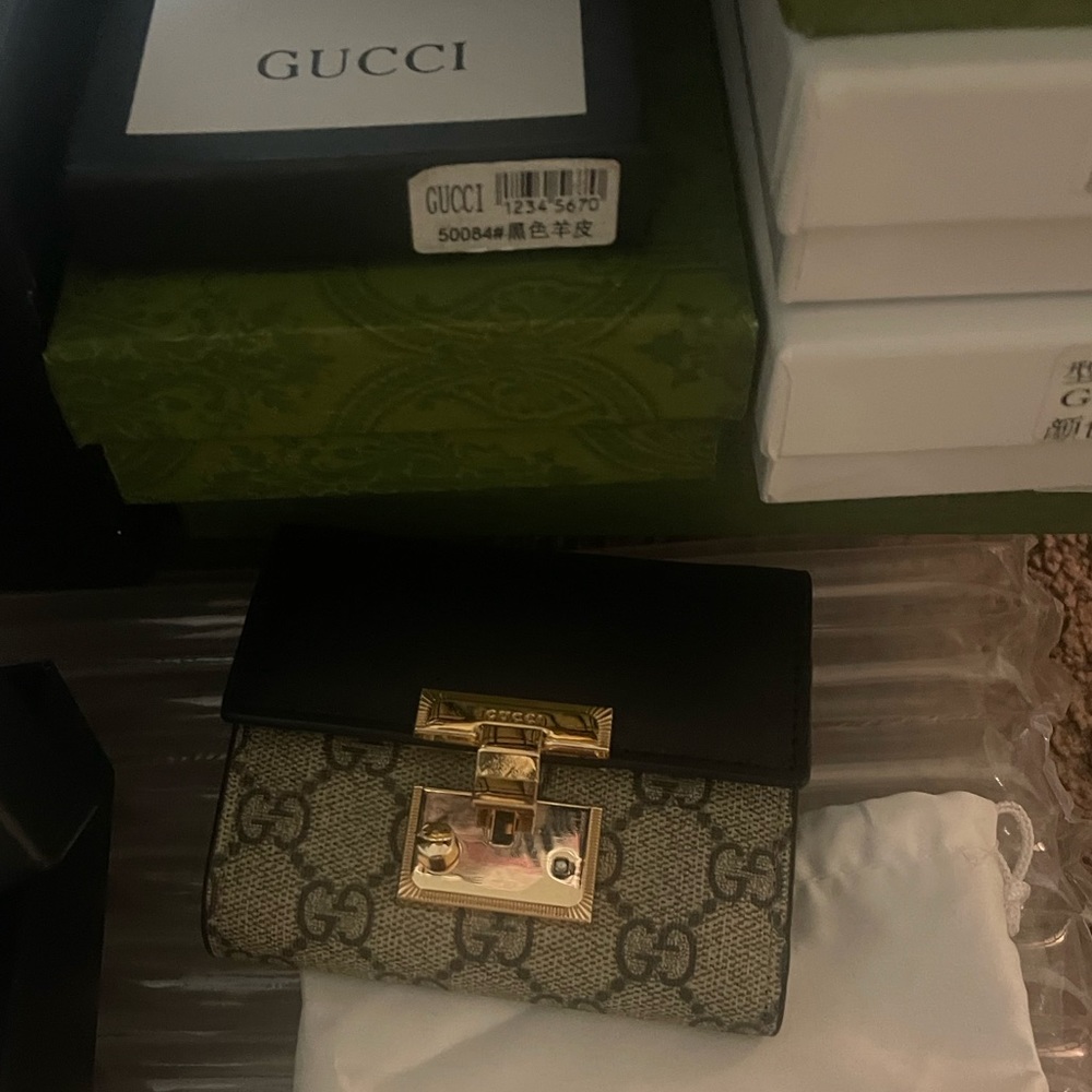 New Wallet ( but does have  a missing knob on the front)